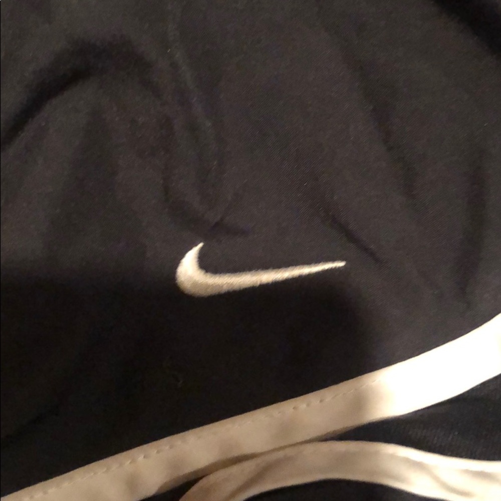 21 pairs of women’s Nike tempo shorts - Picture 2 of 4